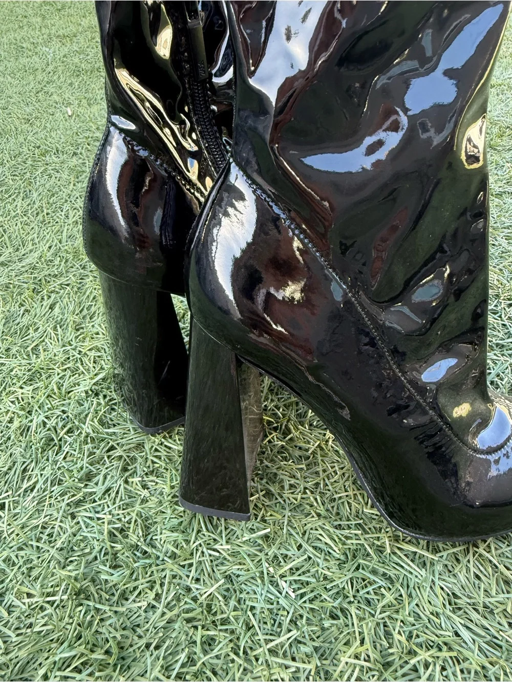 ✨ Zara black patent faux-leather over-the-knee boots,